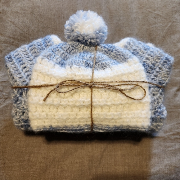 'Snug As A Bug' Handmade Onesie & Beanie Set | 3-6 months - Picture 7 of 8